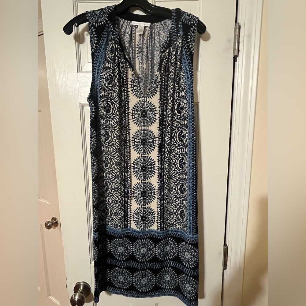 Sleeveless Printed Shift Dress - Navy and White